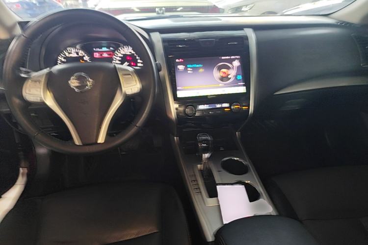 Used Nissan Teana 2016 Revised Version 2.0L XL Comfort Edition Center Console
