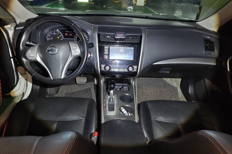 Used Nissan Teana 2016 Revised Version 2.0L XL Comfort Edition Center Console