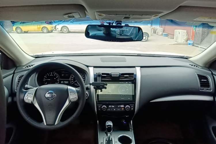 Used Nissan Teana 2016 2.0L XL Comfort Edition Center Console
