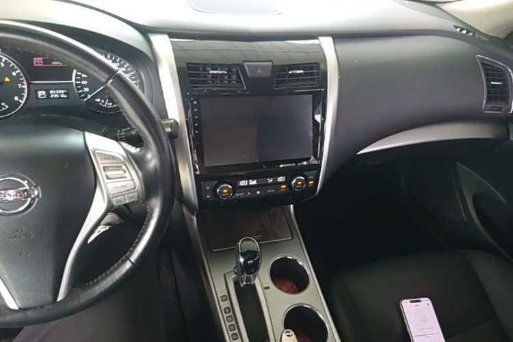 Used Nissan Teana 2016 Revised Version 2.0L XL Comfort Edition Center Console