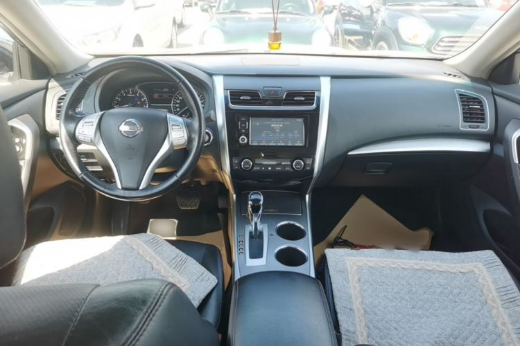 Used Nissan Teana 2016 Revised Version 2.0L XL Comfort Edition Center Console