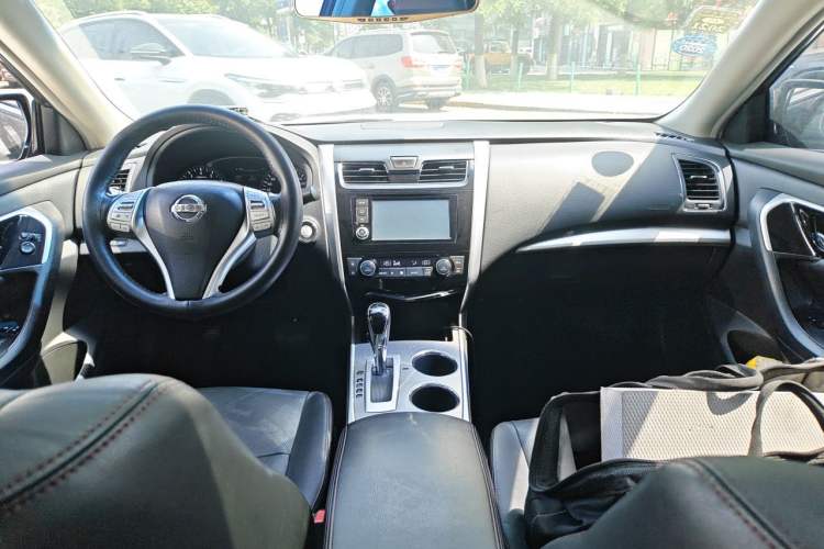 Used Nissan Teana 2016 Revised Version 2.0L XL Comfort Edition Center Console