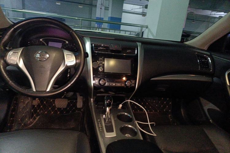 Used Nissan Teana 2016 Revised Version 2.0L XL Comfort Edition Center Console