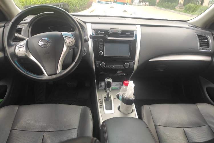 Used Nissan Teana 2016 Revised Version 2.0L XL Comfort Edition Center Console