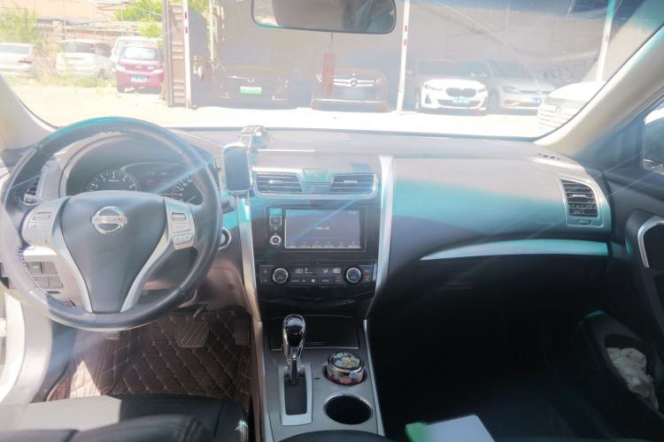 Used Nissan Teana 2016 Revised Version 2.0L XL Comfort Edition Center Console