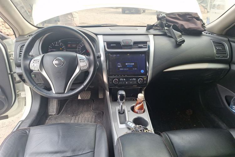 Used Nissan Teana 2016 Revised Version 2.0L XL Comfort Edition Center Console