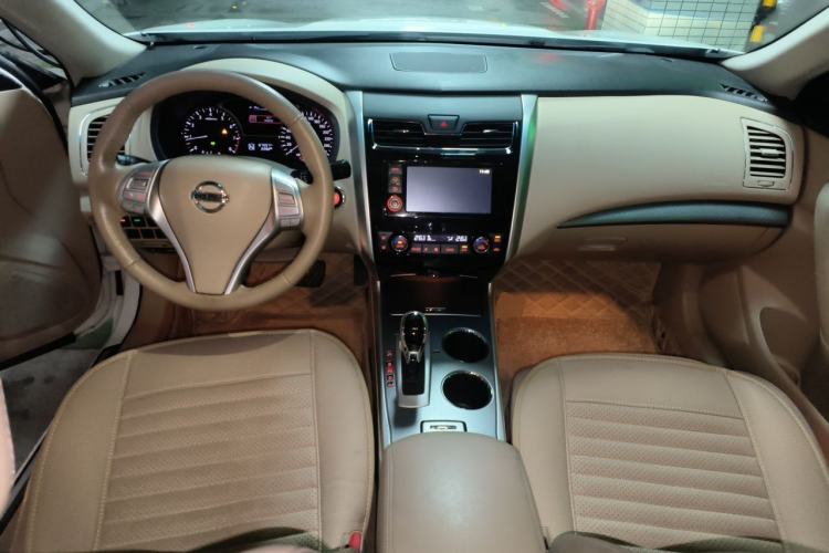 Used Nissan Teana 2016 Revised Version 2.0L XL Comfort Edition Center Console