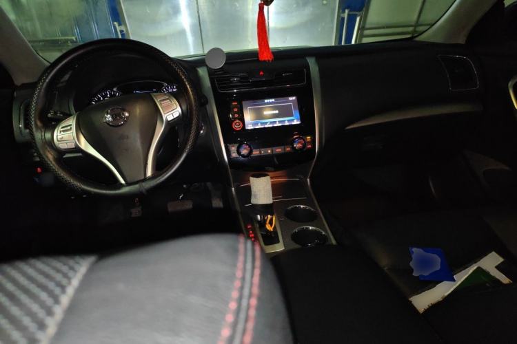 Used Nissan Teana 2016 Revised Version 2.0L XL Comfort Edition Center Console