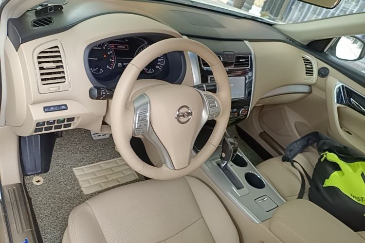 Used Nissan Teana 2016 Revised Version 2.0L XL Comfort Edition Center Console