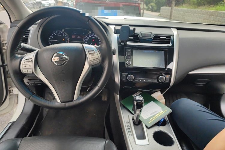 Used Nissan Teana 2016 Revised Version 2.0L XL Comfort Edition Center Console