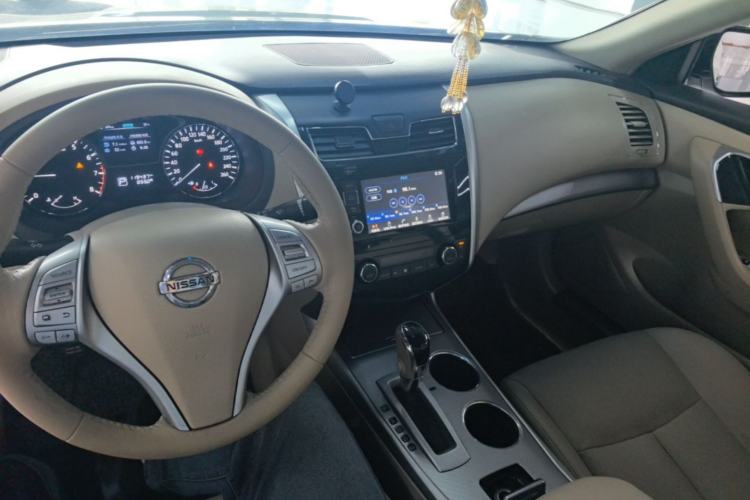 Used Nissan Teana 2016 Revised Version 2.0L XL Comfort Edition Center Console