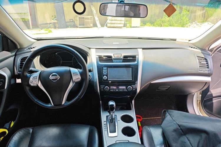 Used Nissan Teana 2016 Revised Version 2.0L XL Comfort Edition Center Console