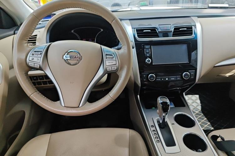 Used Nissan Teana 2016 2.0L XL Comfort Edition Center Console