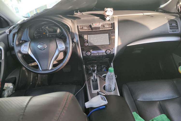 Used Nissan Teana 2016 Revised Version 2.0L XL Comfort Edition Center Console