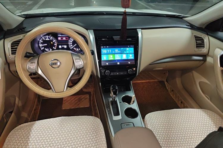 Used Nissan Teana 2016 Revised Version 2.0L XL Comfort Edition Center Console