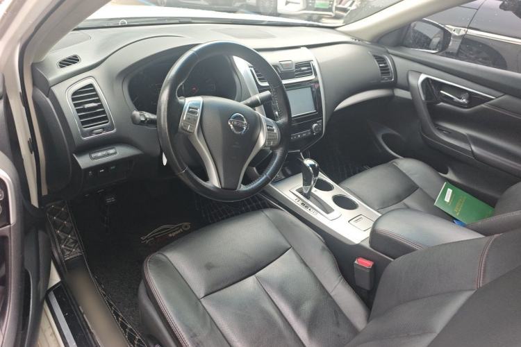 Used Nissan Teana 2016 Revised Version 2.0L XL Comfort Edition Center Console
