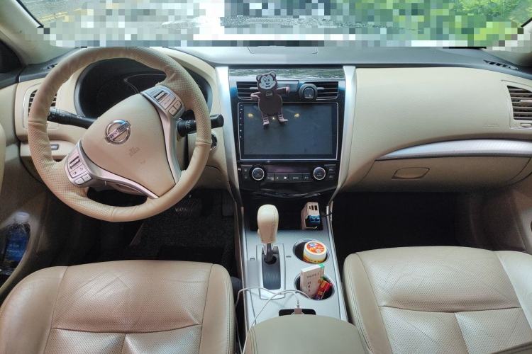 Used Nissan Teana 2016 Revised Version 2.0L XL Comfort Edition Center Console