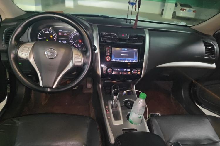Used Nissan Teana 2016 Revised Version 2.0L XL Comfort Edition Center Console