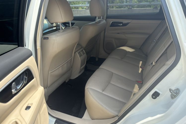 Used Nissan Teana 2016 Revised Version 2.0L XL Comfort Edition Interior 3