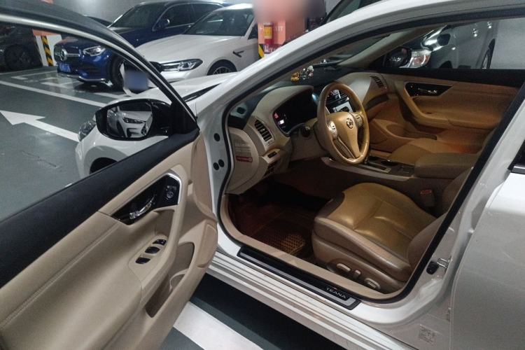 Used Nissan Teana 2016 Revised Version 2.0L XL Comfort Edition Interior 3