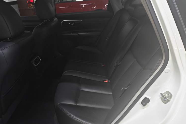 Used Nissan Teana 2016 Revised Version 2.0L XL Comfort Edition Interior 3