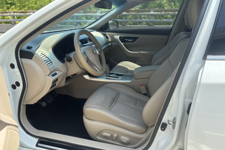 Used Nissan Teana 2016 Revised Version 2.0L XL Comfort Edition Interior 4