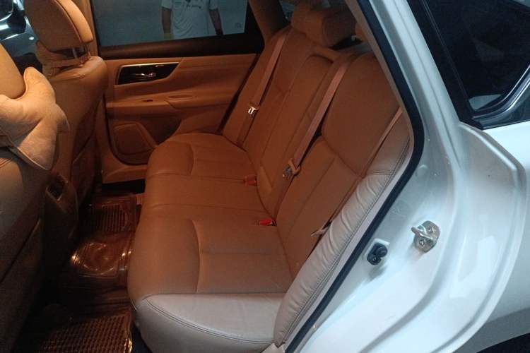 Used Nissan Teana 2016 Revised Version 2.0L XL Comfort Edition Interior 4