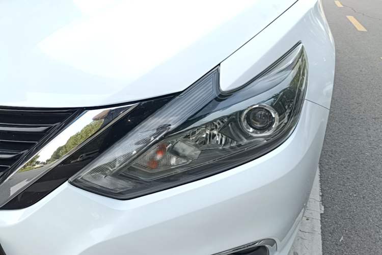 Used Nissan Teana 2016 Revised Version 2.0L XL Comfort Edition Left Front Headlight