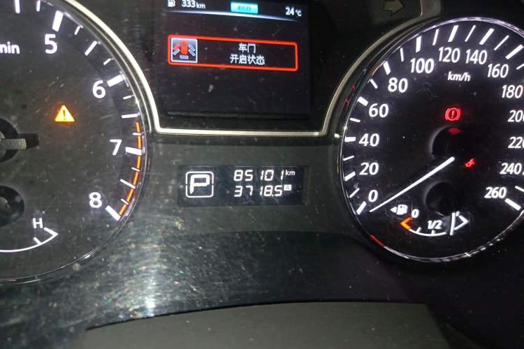 Used Nissan Teana 2016 2.0L XL Comfort Edition Odometer Close Up
