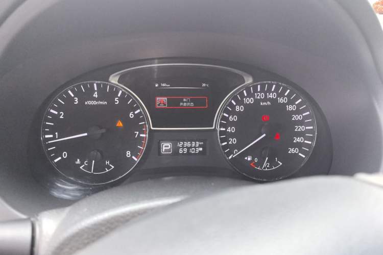 Used Nissan Teana 2016 2.0L XL Comfort Edition Odometer Close Up