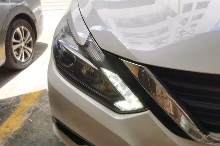 Used Nissan Teana 2016 2.0L XL Comfort Edition Right Front Headlight