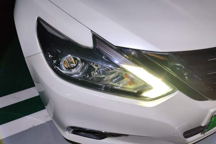 Used Nissan Teana 2016 Revised Version 2.0L XL Comfort Edition Right Front Headlight