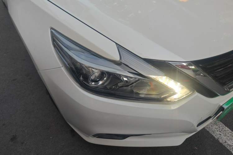 Used Nissan Teana 2016 Revised Version 2.0L XL Comfort Edition Right Front Headlight