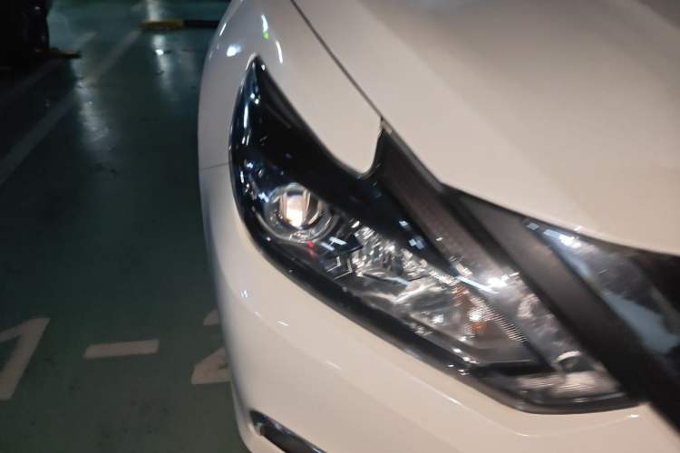 Used Nissan Teana 2016 2.0L XL Comfort Edition Right Front Headlight