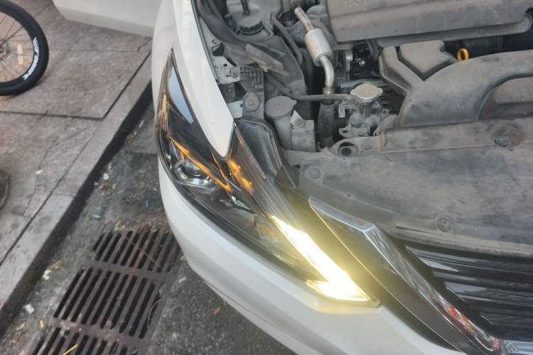 Used Nissan Teana 2016 Revised Version 2.0L XL Comfort Edition Right Front Headlight