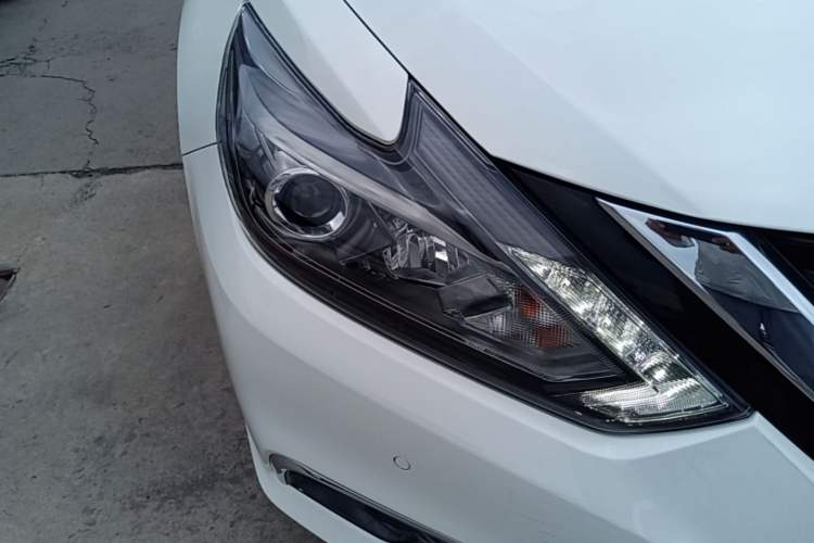 Used Nissan Teana 2016 2.5L XL Comfort Edition Right Front Headlight