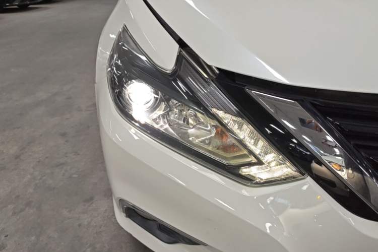 Used Nissan Teana 2016 Revised Version 2.0L XL Comfort Edition Right Front Headlight