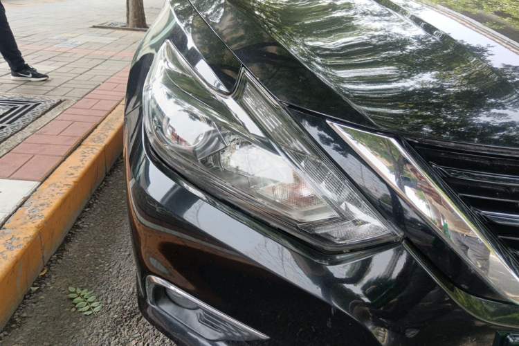 Used Nissan Teana 2018 2.0L XL Smart Upgrade Edition Right Front Headlight
