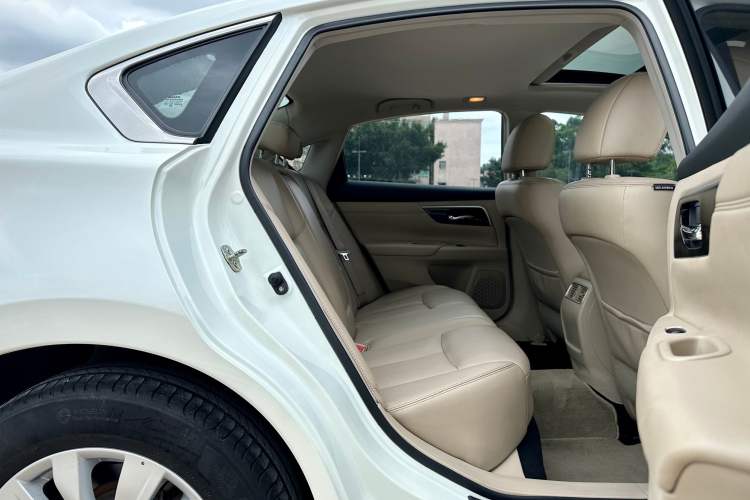 Used Nissan Teana 2018 2.0L XL Smart Upgrade Edition Interior 9
