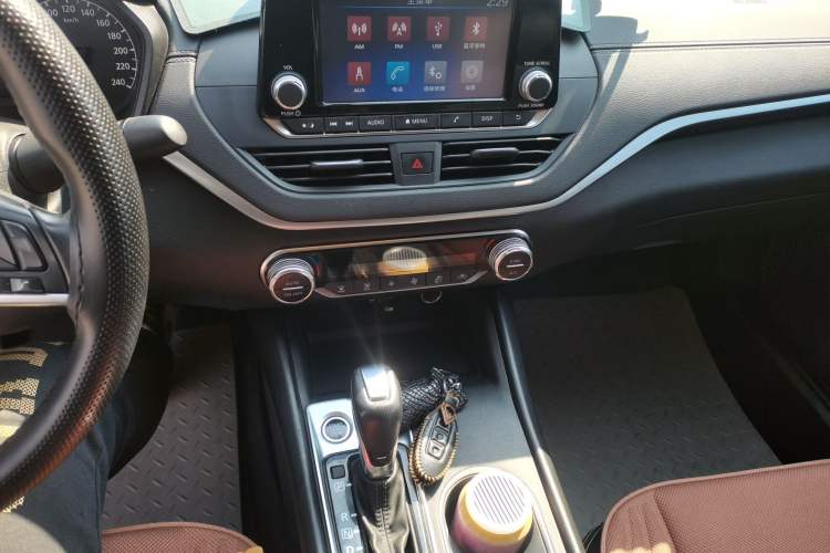Used Nissan Teana 2019 2.0L XL Comfort Edition Audio And AC Panel