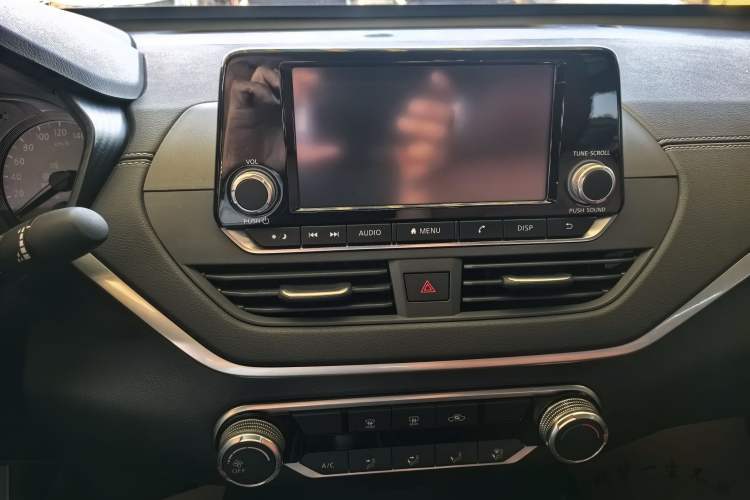 Used Nissan Teana 2019 2.0L XE Fashion Edition Audio And AC Panel