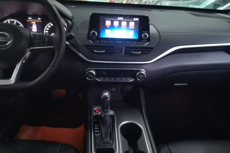 Used Nissan Teana 2019 2.0L XL Comfort Edition Audio And AC Panel