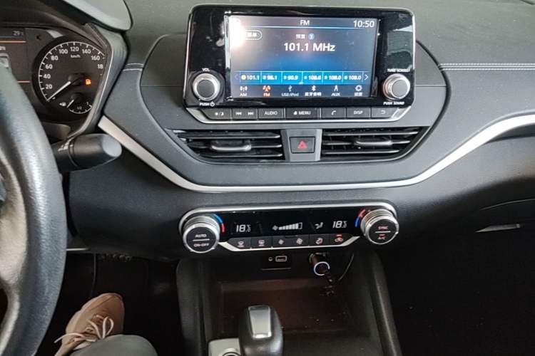 Used Nissan Teana 2019 2.0L XL Comfort Edition Audio And AC Panel