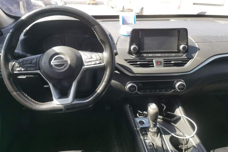 Used Nissan Teana 2019 2.0L XL Comfort Edition Center Console