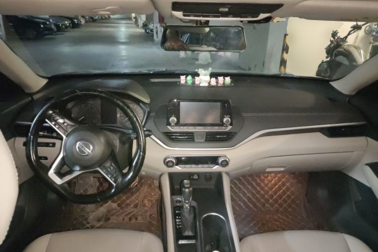 Used Nissan Teana 2019 2.0L XL Comfort Edition Center Console