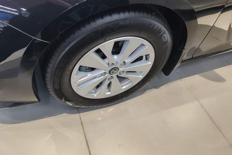 Used Nissan Teana 2019 2.0L XL Comfort Edition Left Front Wheel Hub
