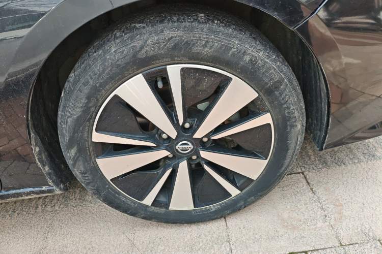 Used Nissan Teana 2019 2.0L XL Comfort Edition Right Front Wheel Hub