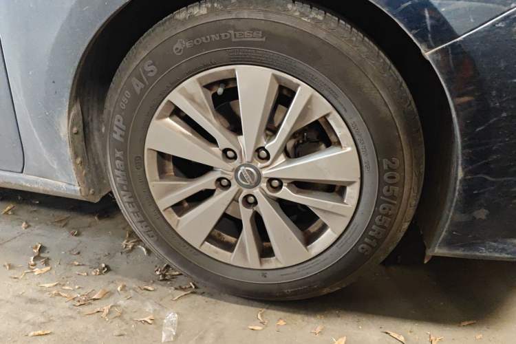 Used Nissan Teana 2019 2.0L XL Comfort Edition Right Front Wheel Hub