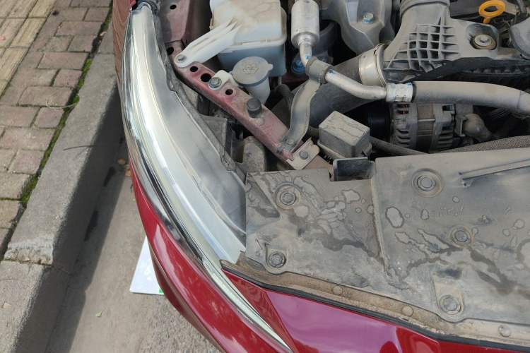 Used Nissan Teana 2019 2.0T XL Upper Smart Enjoyment Version Engine Bay Right