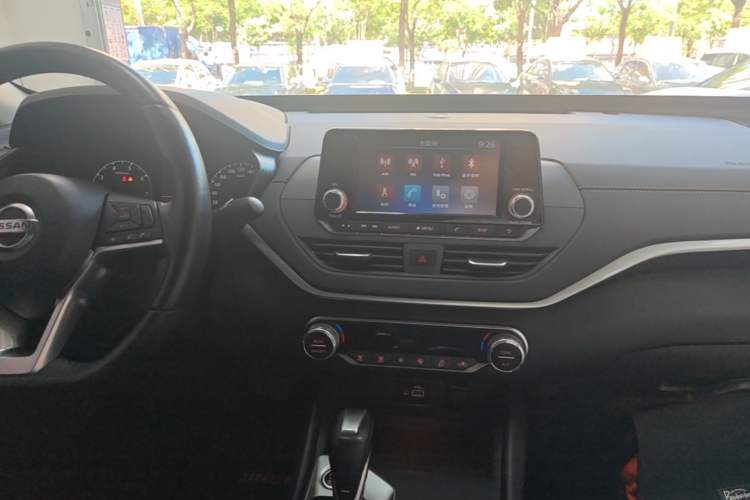 Used Nissan Teana 2019 2.0L XL Comfort Edition Audio And AC Panel